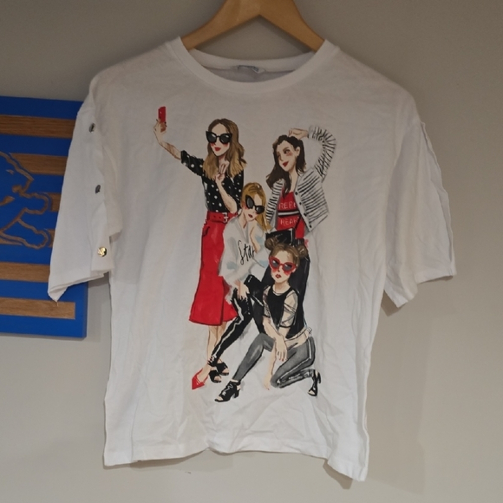 Trendy‎ Graphic Tee with Fashion Illustration Womens Medium
